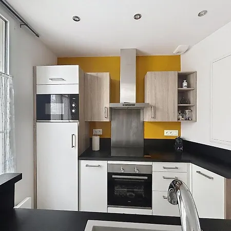 Le Parisien - Calme Et Compiègne