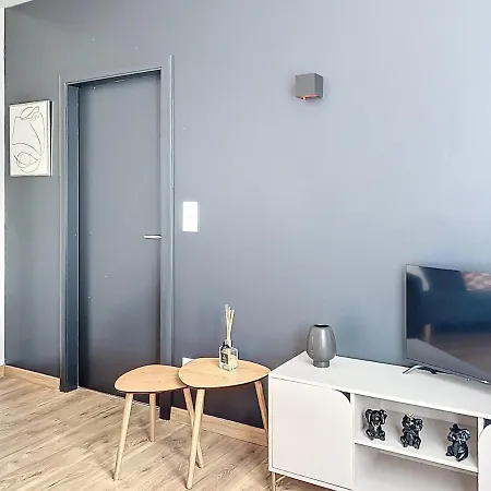 Le Parisien - Calme Et Compiègne