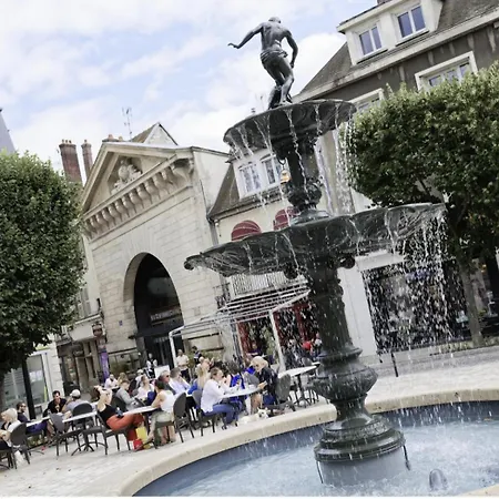 Le Parisien - Calme Et Compiègne
